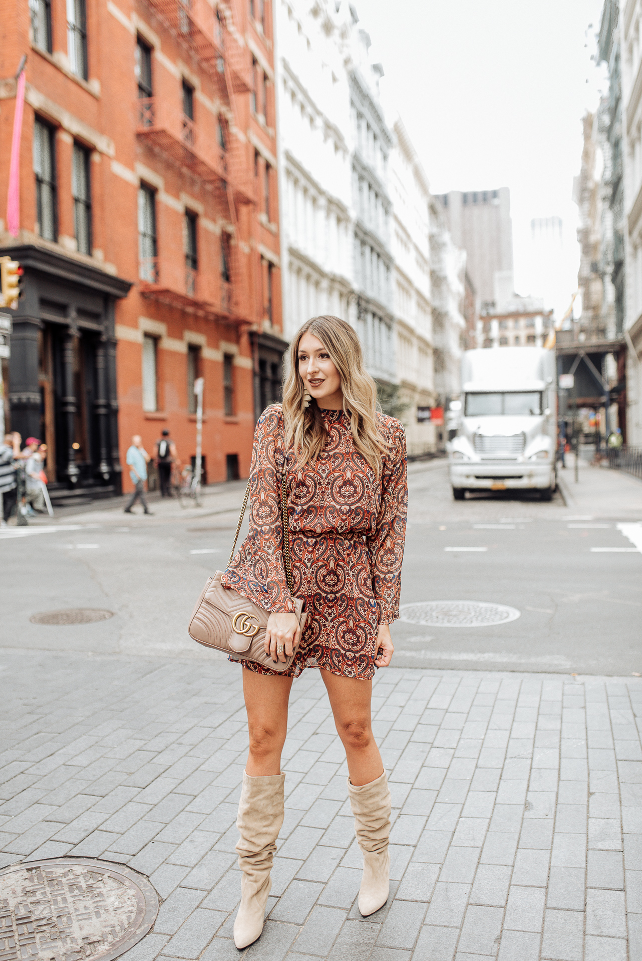 Outfit: 70s paisley dress with knee high boots - THE STYLING DUTCHMAN.